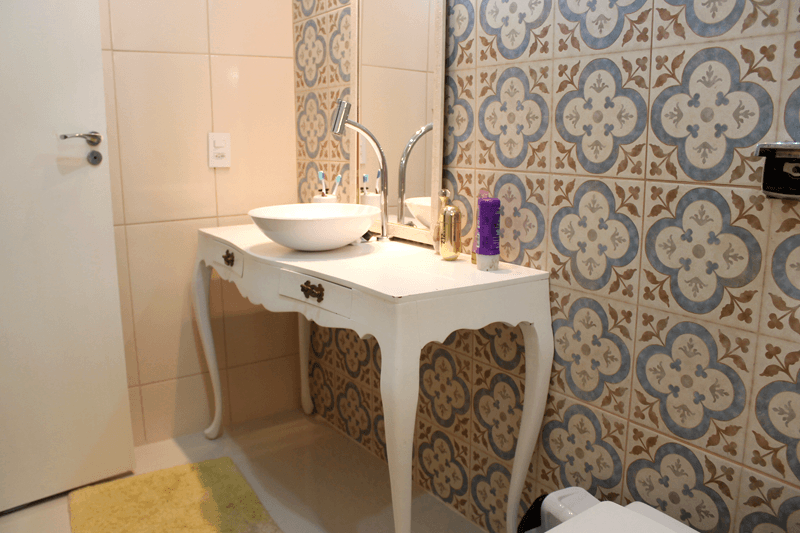 Read more about the article Bancadas de banheiro com móveis soltos